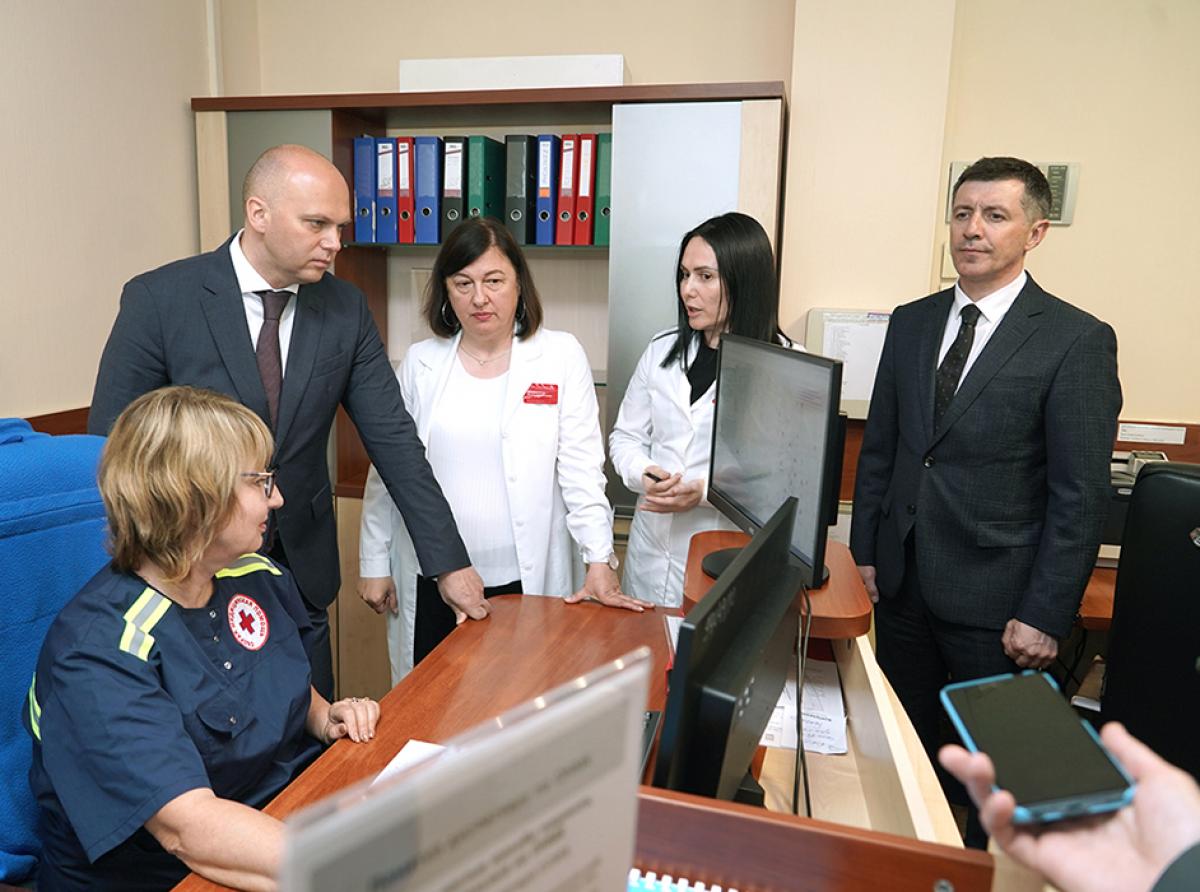 В регионе повысится зарплата фельдшеров и водителей скорой помощи